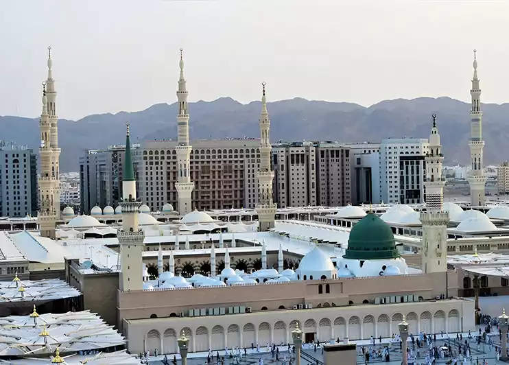 3 Star Easter Holiday Umrah Package for 14 Nights