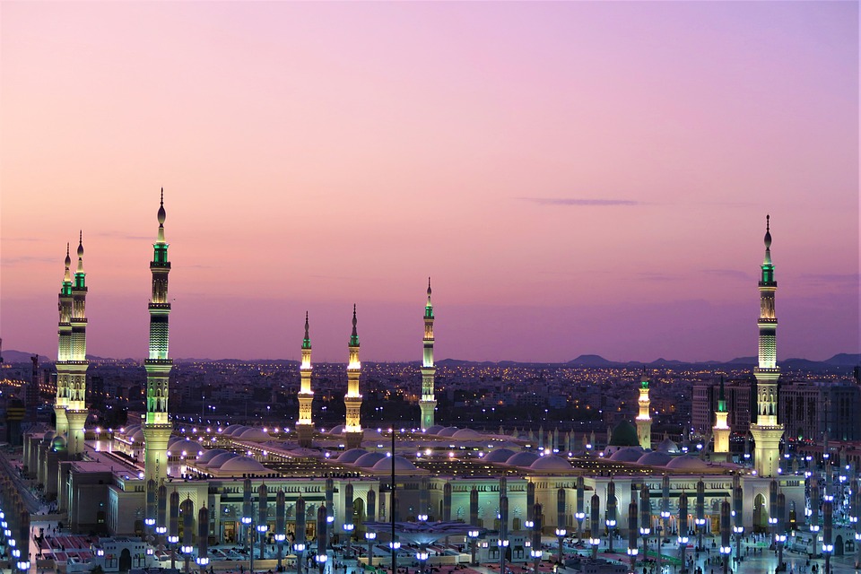 Best Umrah Packages UK for Families, Groups, and Solo Travelers
